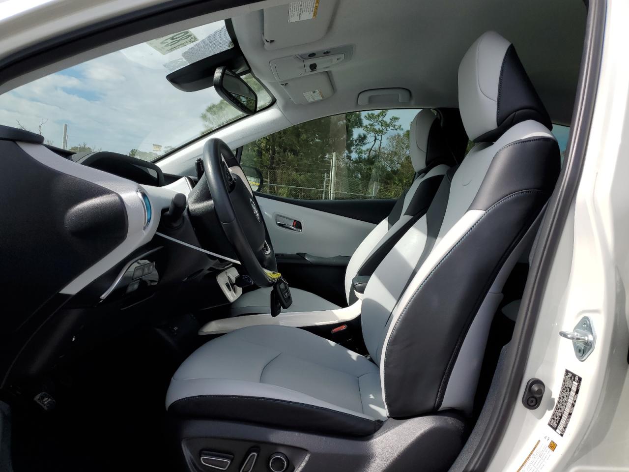 2017 Toyota Prius - Image 7