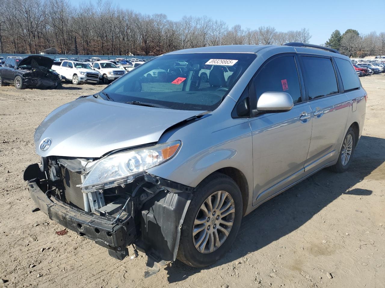 2015 Toyota Sienna - Image 1