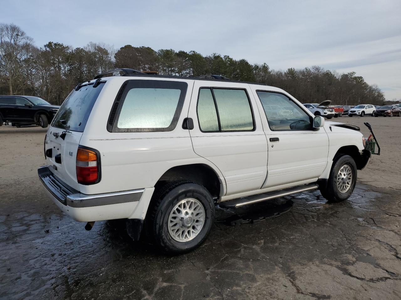 1998 Nissan Pathfinder - Image 3