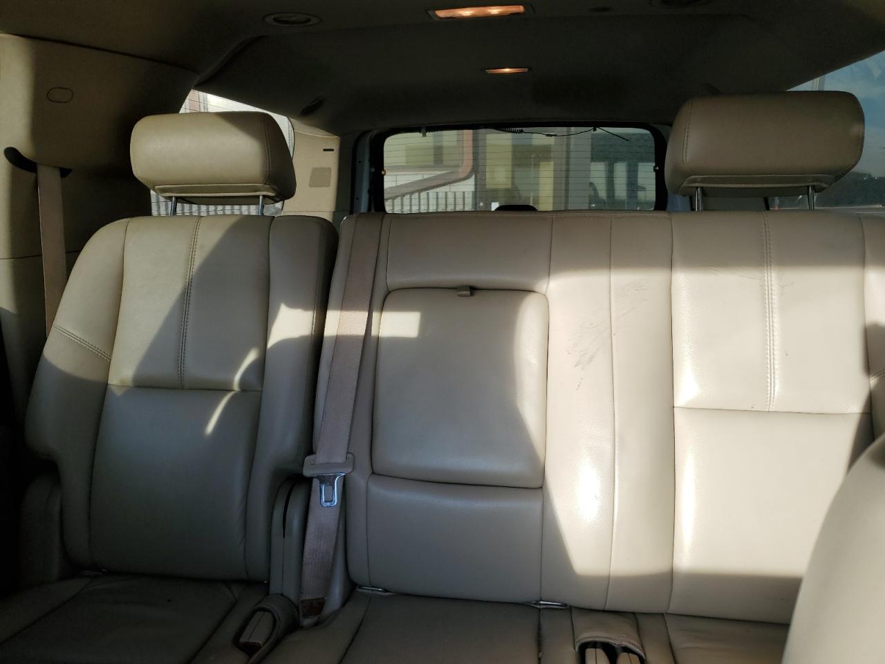 2007 Chevrolet Suburban - Image 10