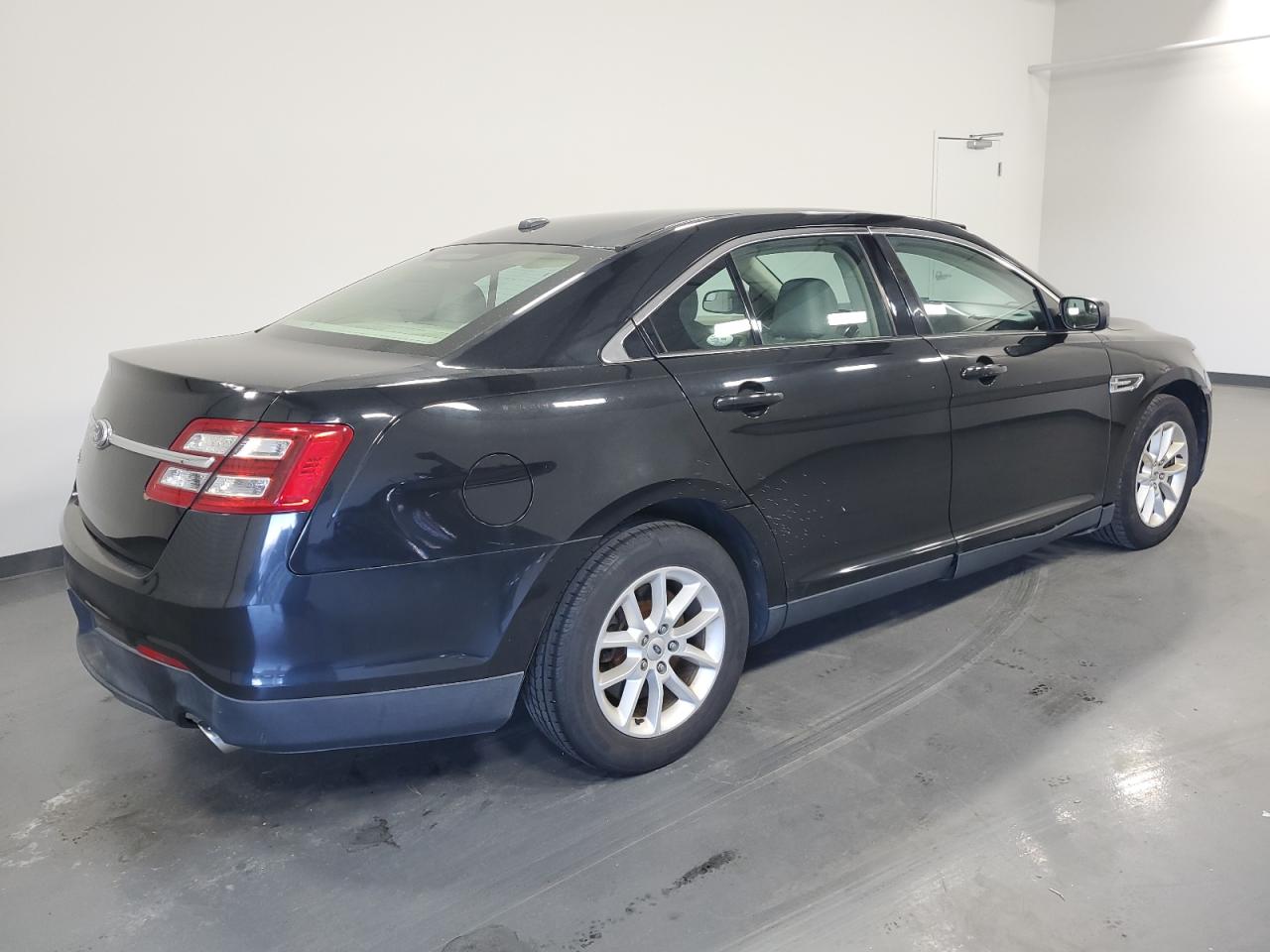 2014 Ford Taurus - Image 3