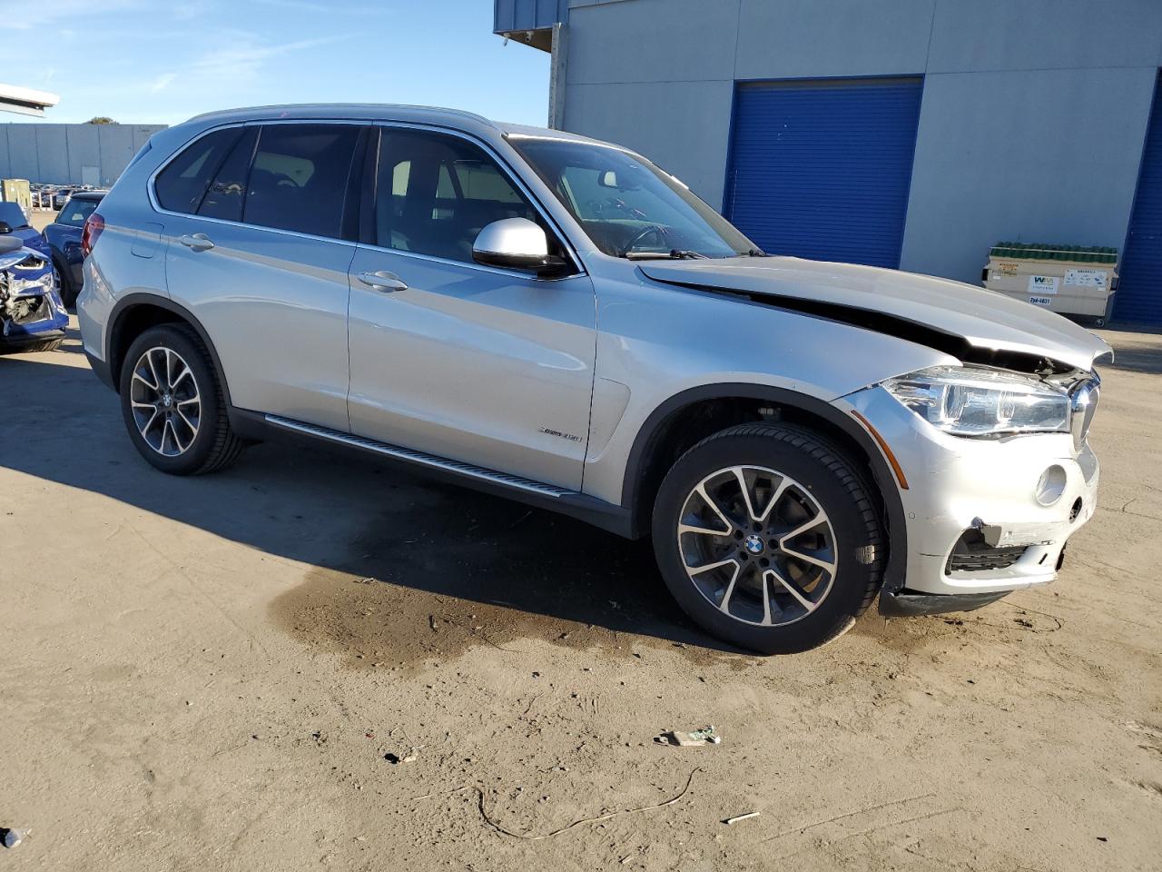 VIN 5UXKR0C36H0V81633 2017 BMW X5 no.4