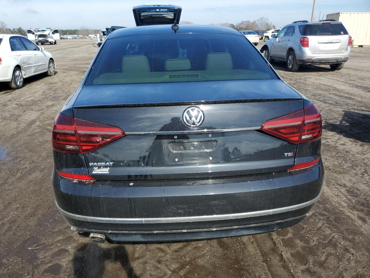 2017 Volkswagen Passat - Image 6
