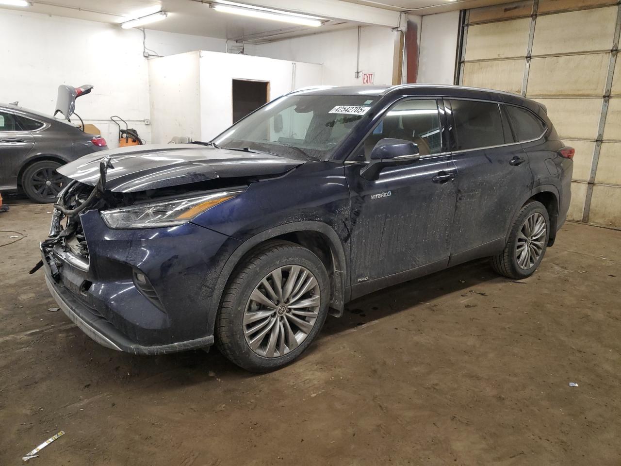 2021 Toyota Highlander - Image 1