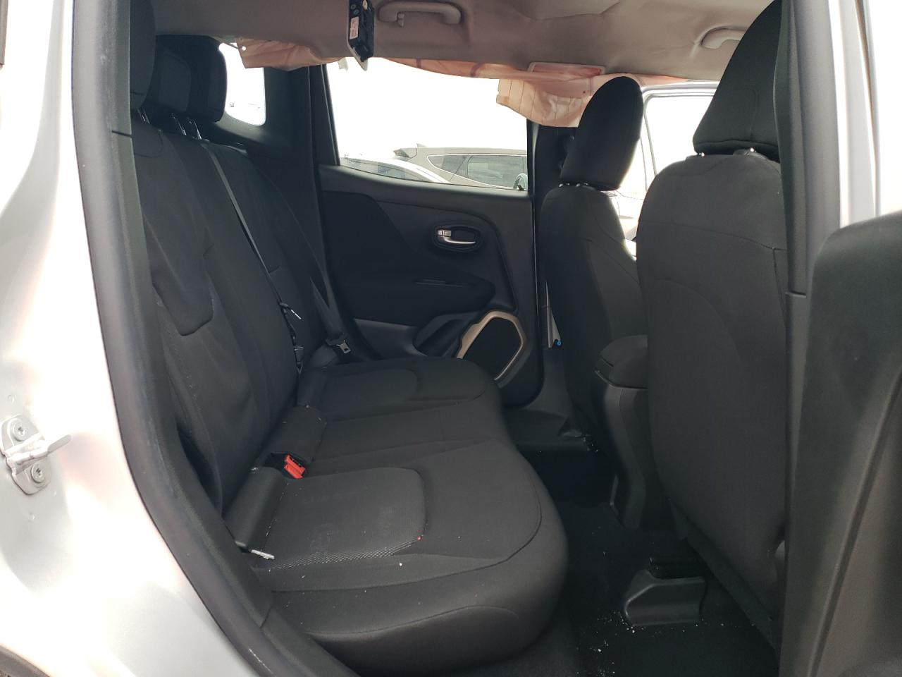 2016 Jeep Renegade - Image 11