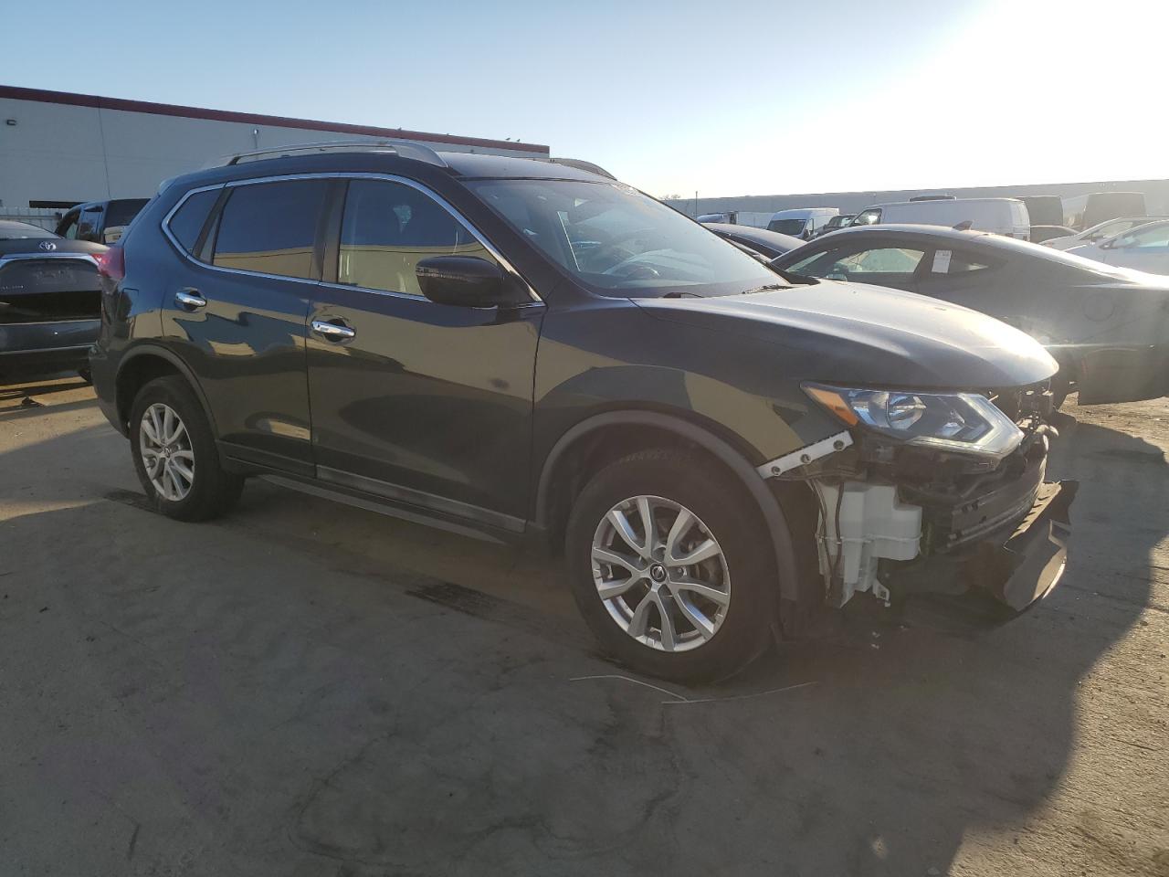 2018 Nissan Rogue - Image 4