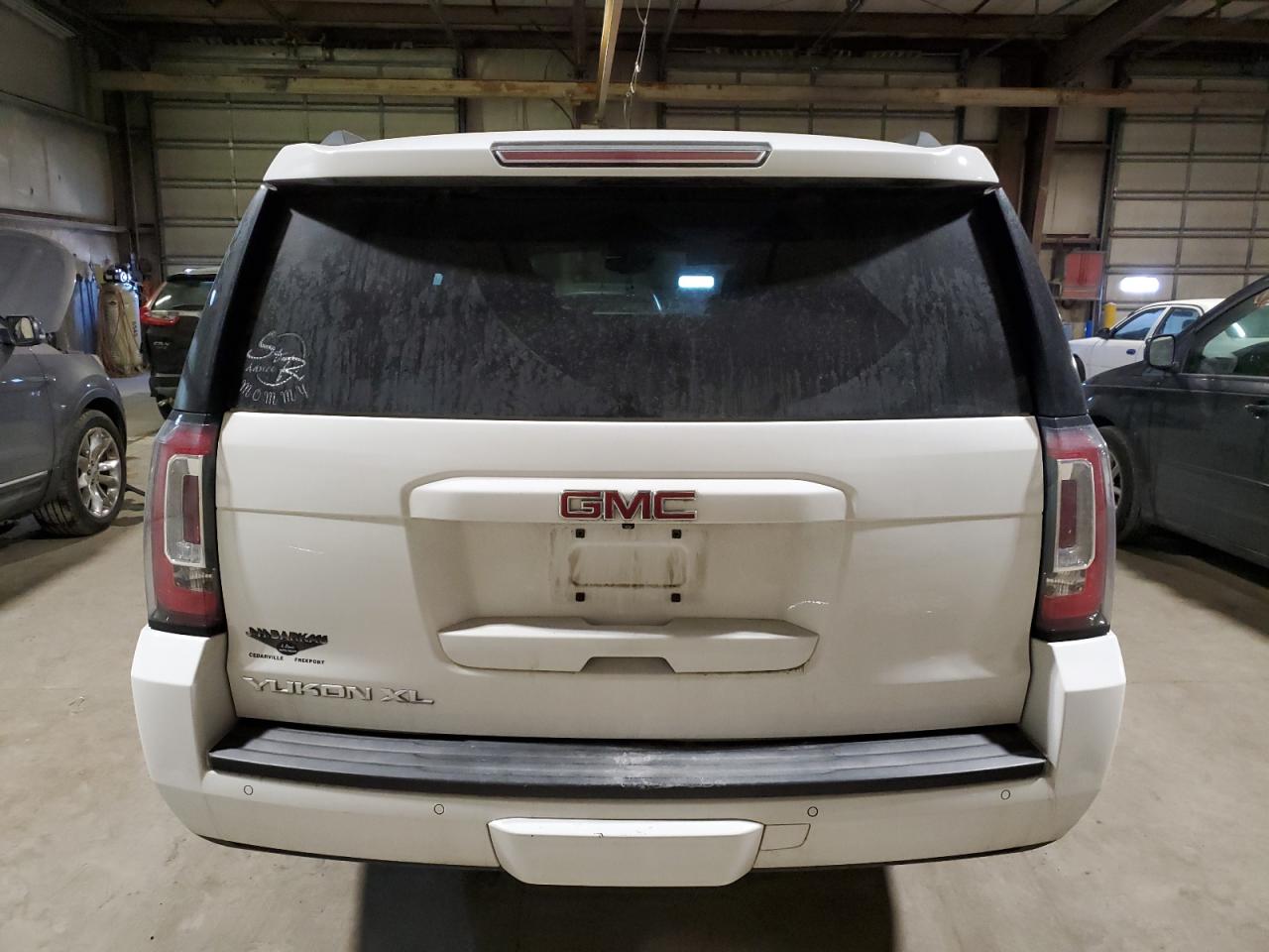2015 GMC Yukon - Image 6