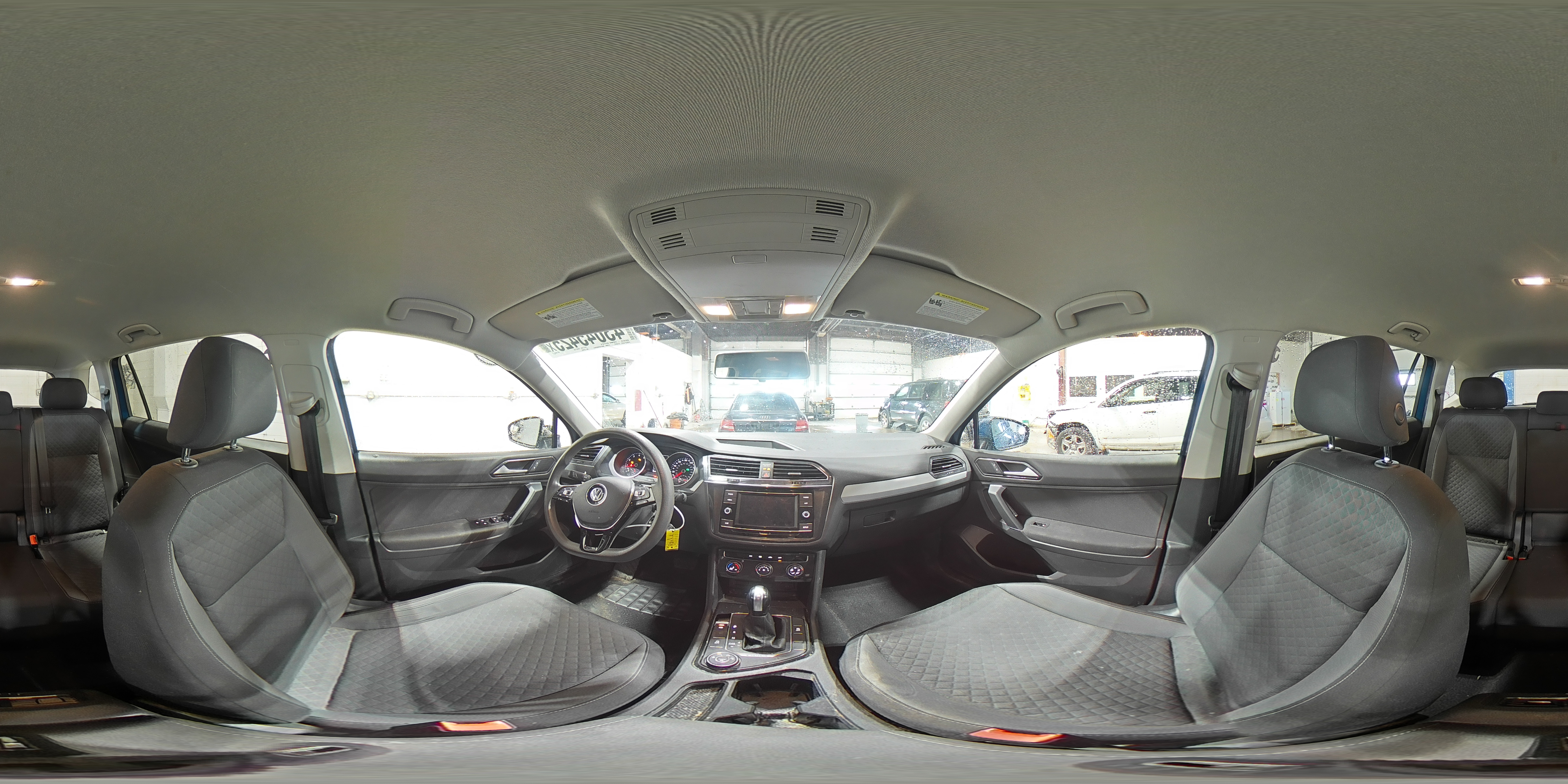 2018 Volkswagen Tiguan - Image 13