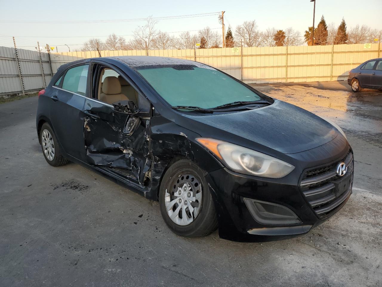 2016 Hyundai Elantra - Image 4