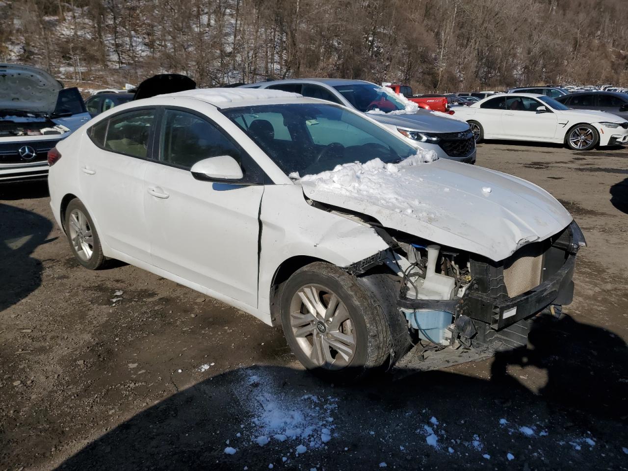 2019 Hyundai Elantra - Image 4