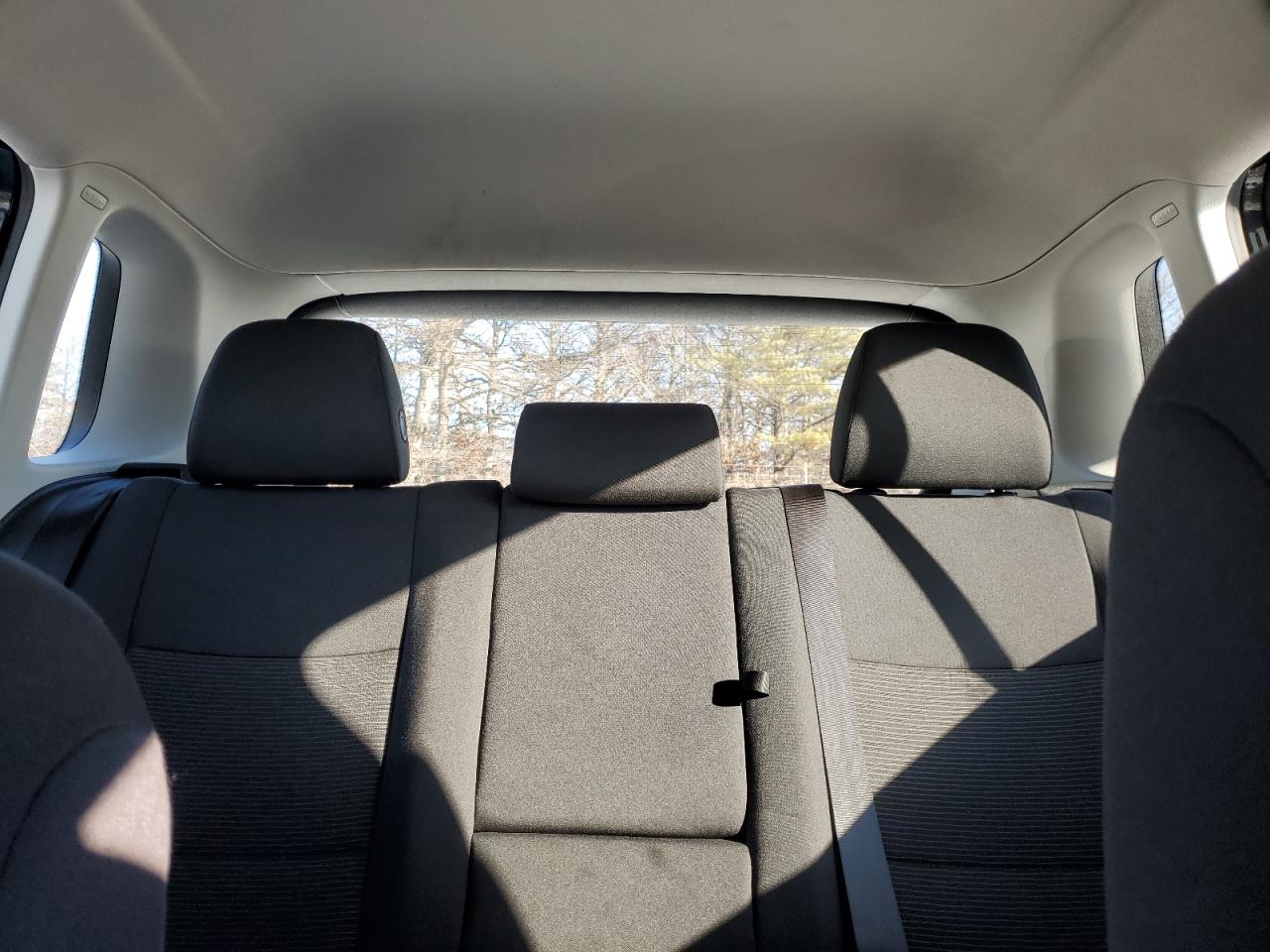 2017 Volkswagen Tiguan - Image 10