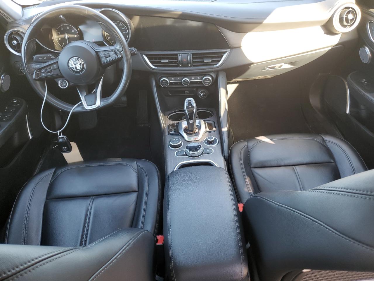 2021 Alfa Romeo Giulia - Image 8