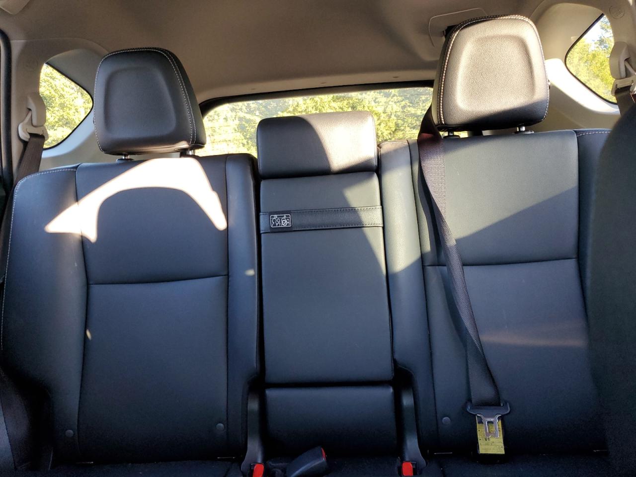 2017 Toyota RAV 4 - Image 10