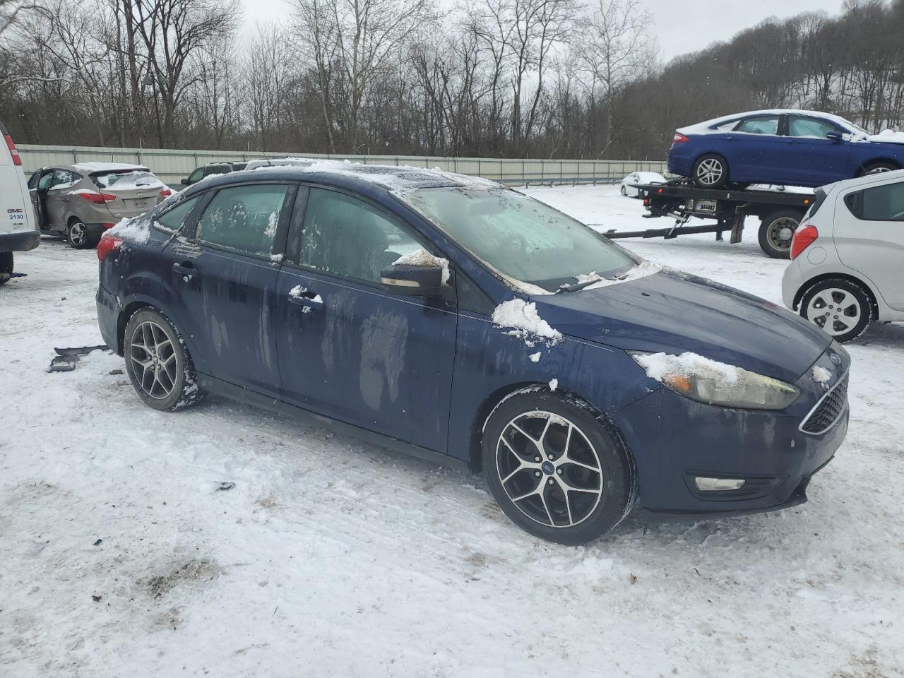 VIN 1FADP3H24HL318112 2017 FORD FOCUS no.4