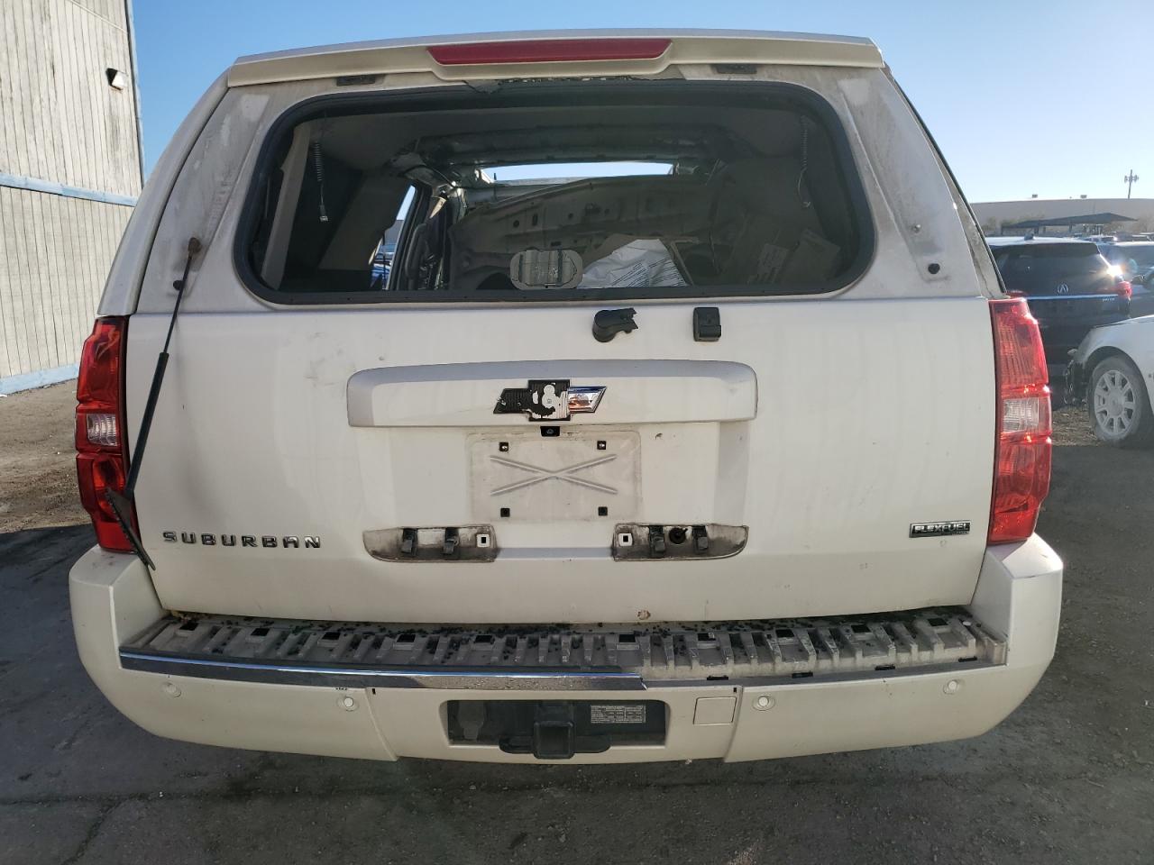 2010 Chevrolet Suburban - Image 6