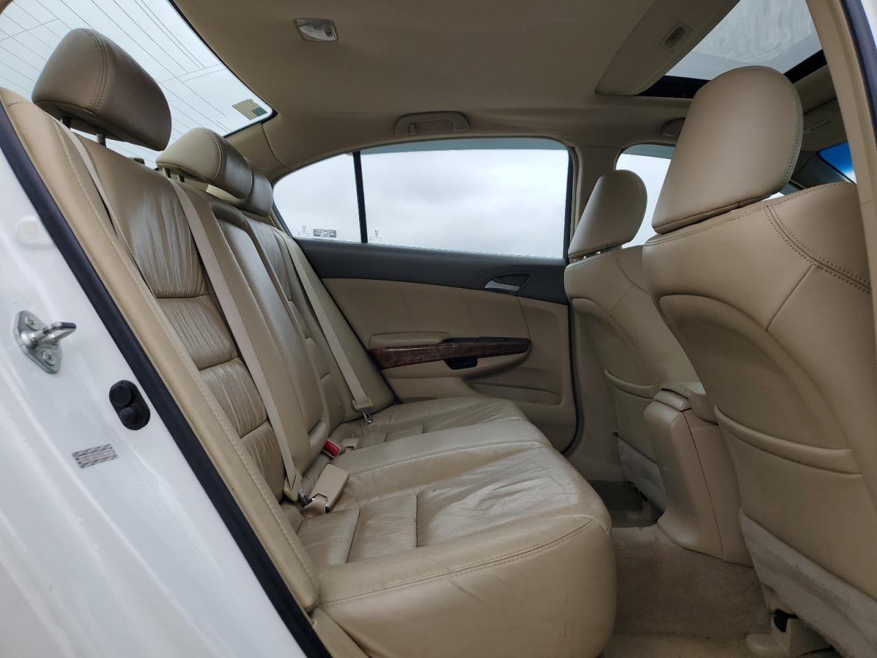 2009 Honda Accord - Image 10