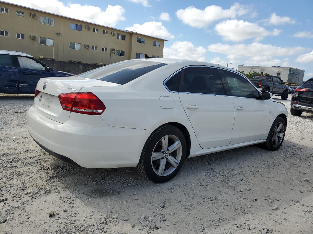 2015 Volkswagen Passat - Image 3