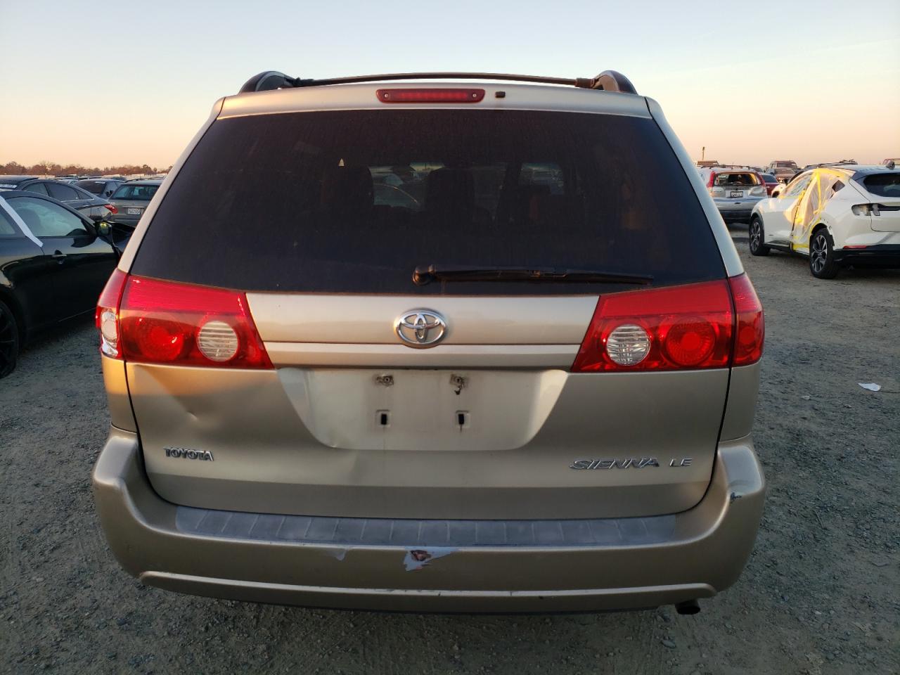2007 Toyota Sienna - Image 6