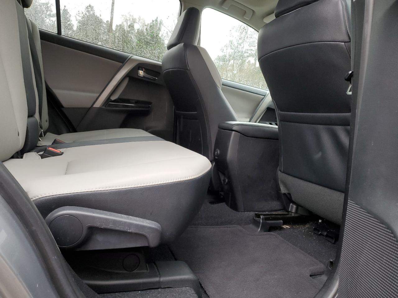 2017 Toyota RAV 4 - Image 11