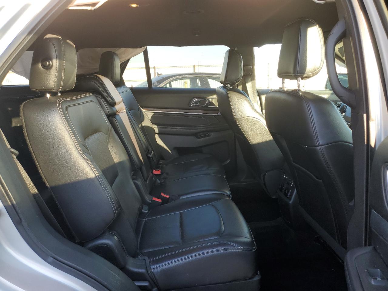 2018 Ford Explorer - Image 11