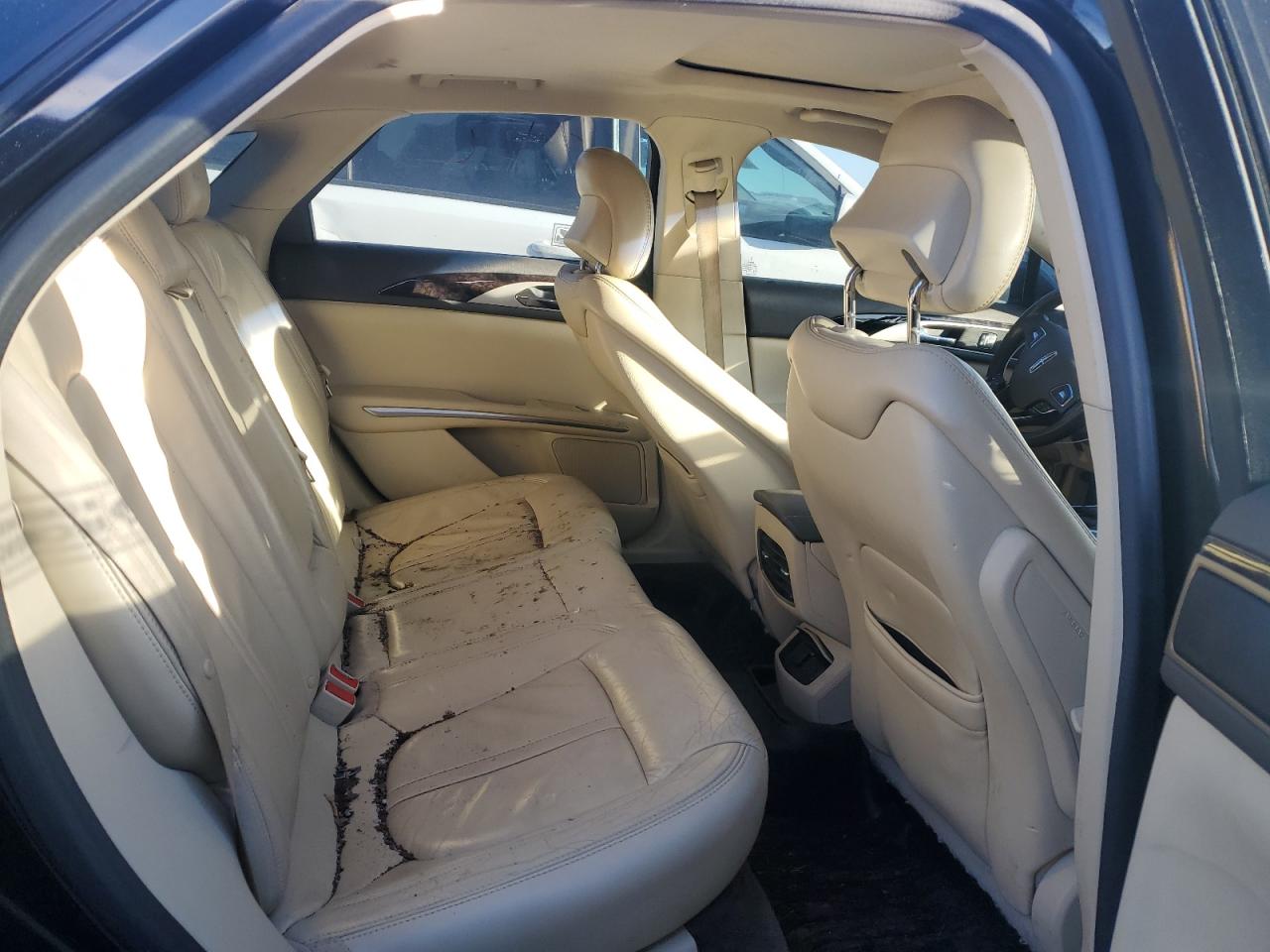 2015 Lincoln MKZ - Image 10