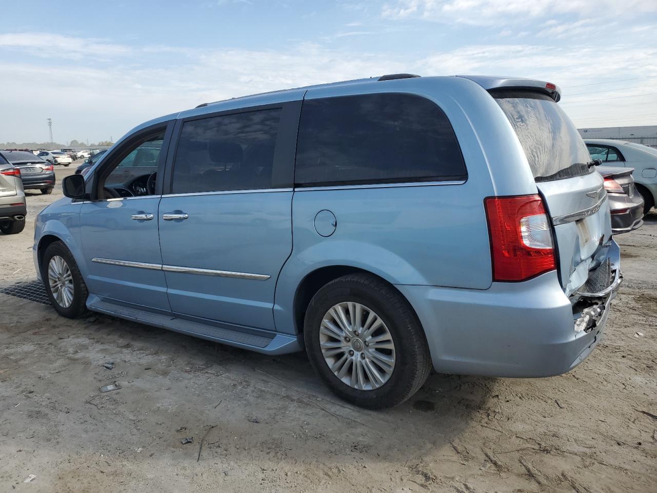 2013 Chrysler Town & Country - Image 2