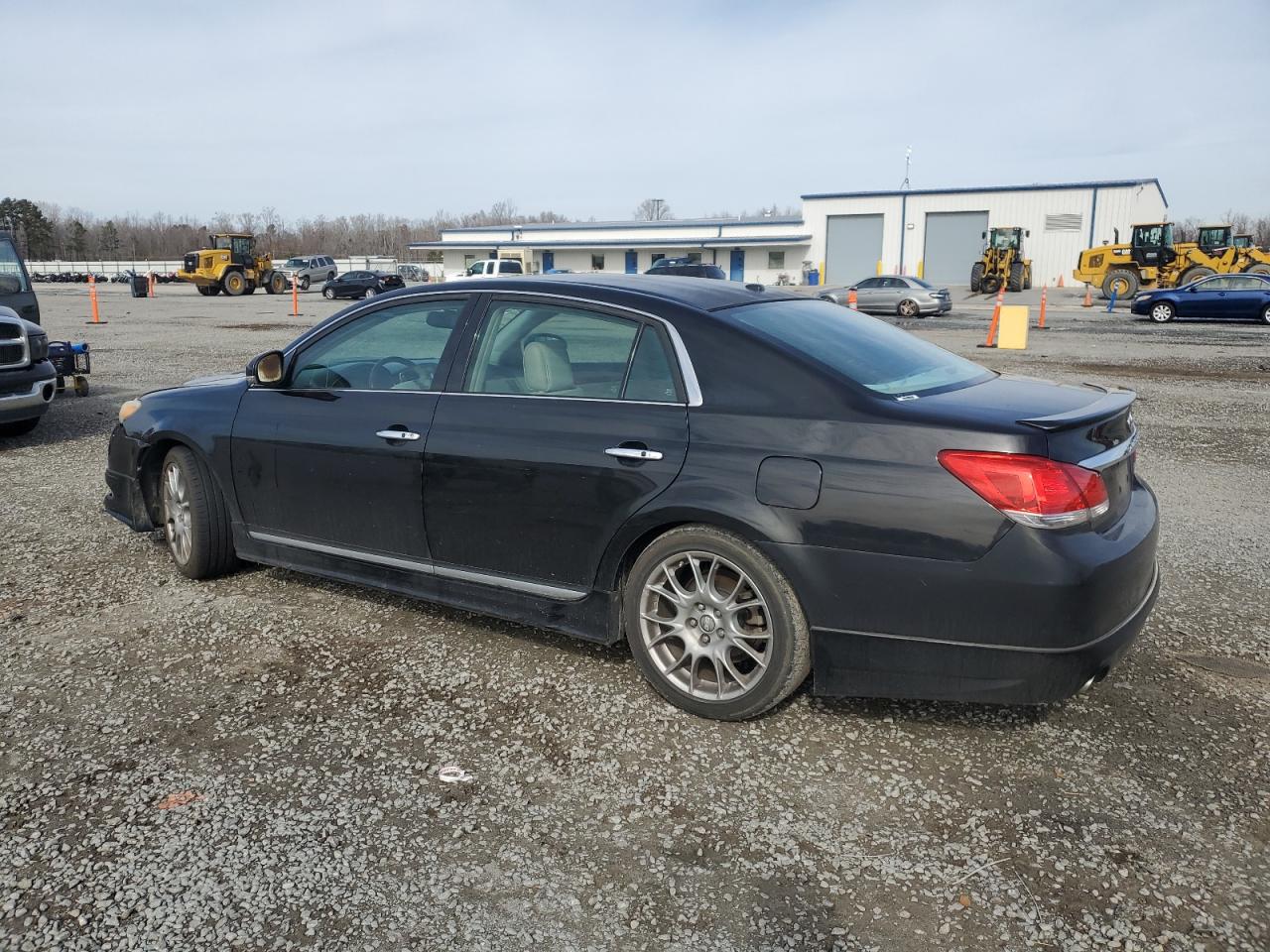 2011 Toyota Avalon - Image 2