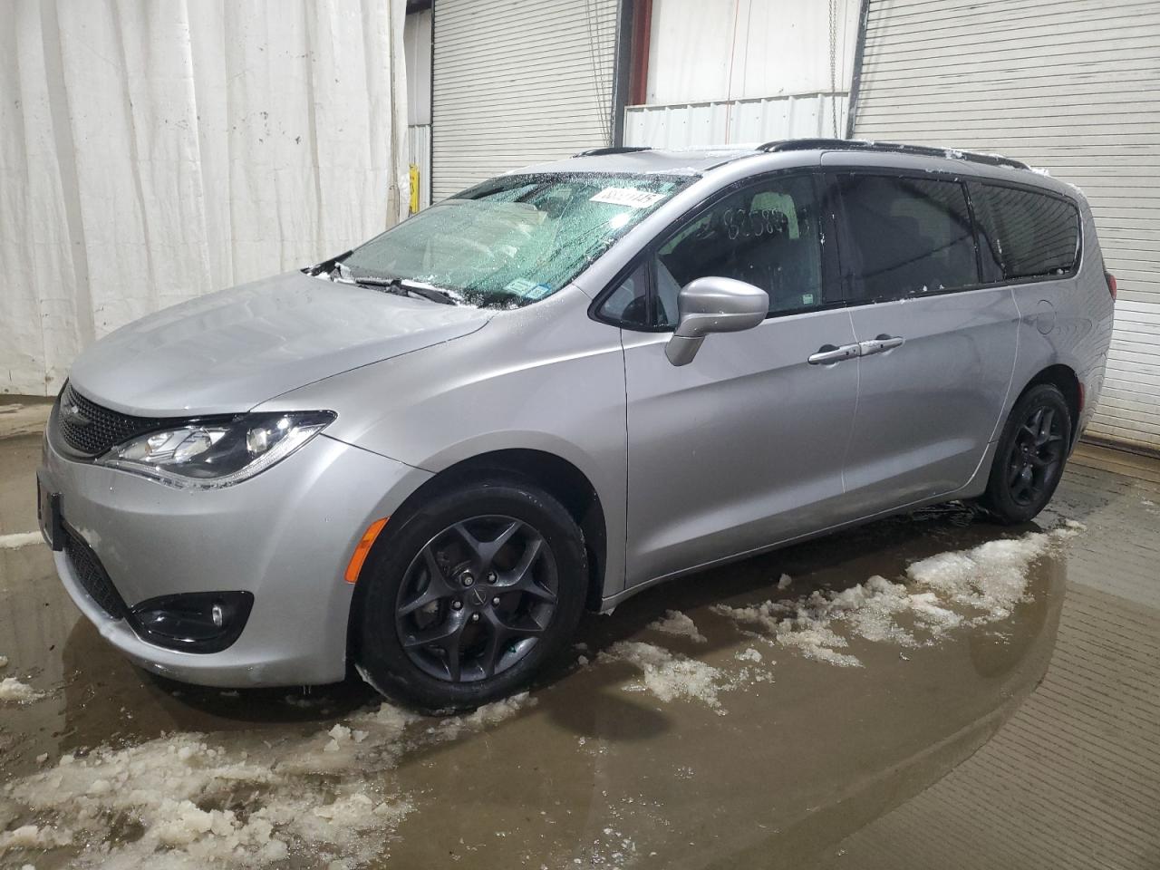 2018 Chrysler Pacifica - Image 1