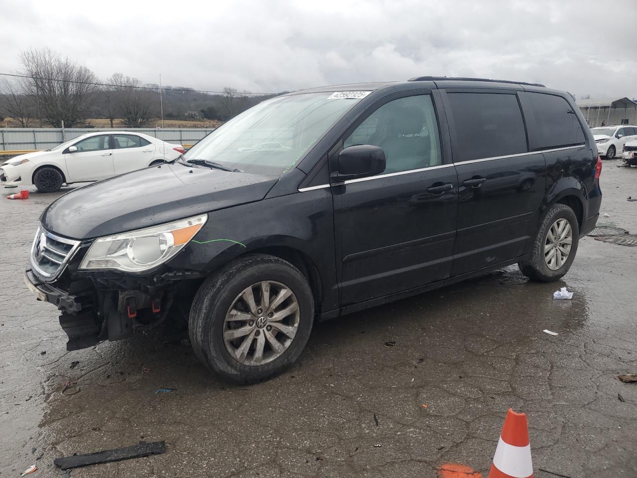 2012 Volkswagen Routan - Image 1