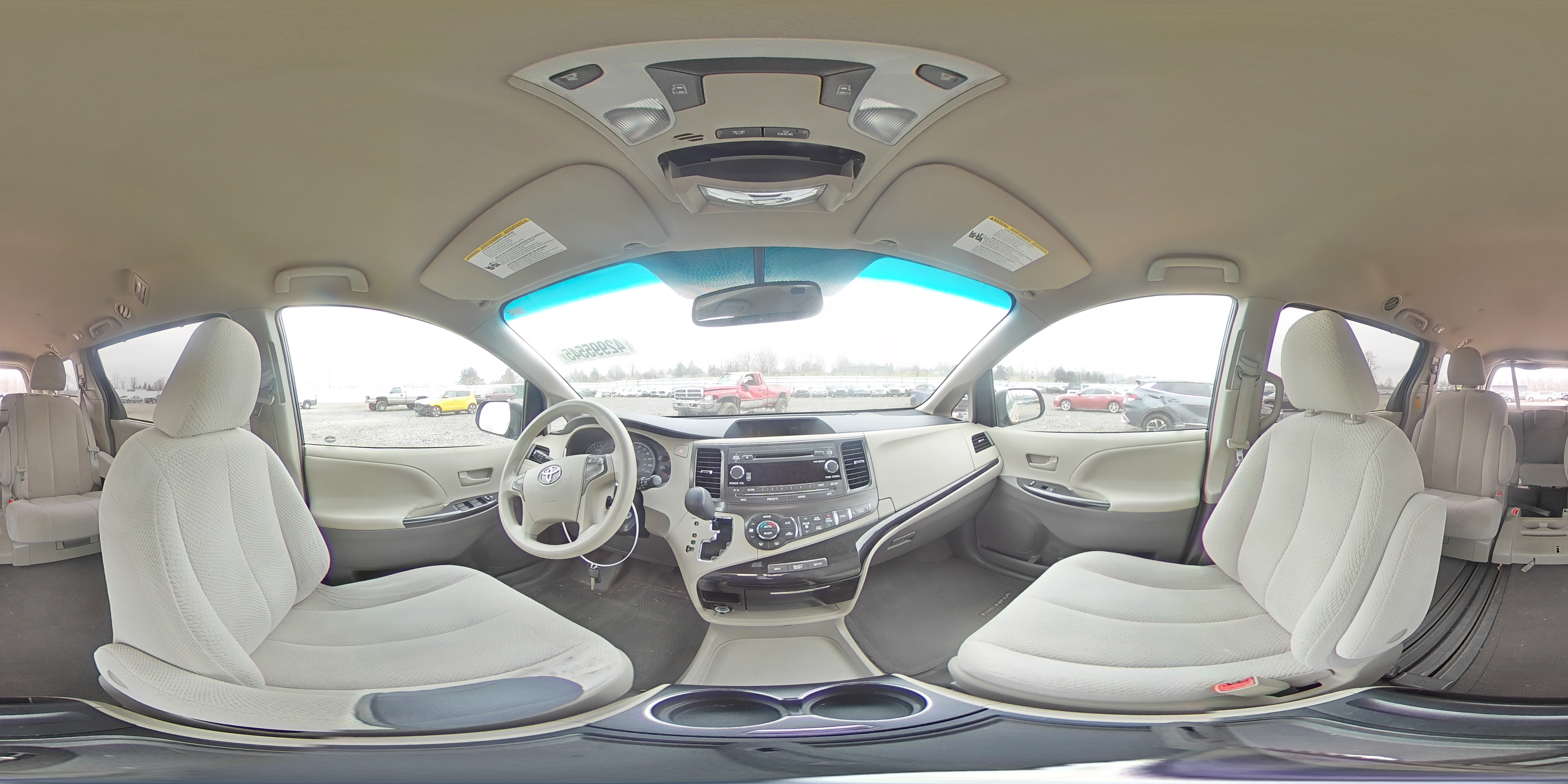 2013 Toyota Sienna - Image 13