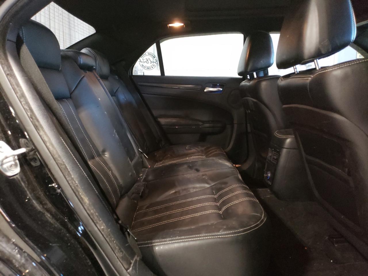 2014 Chrysler 300 - Image 10