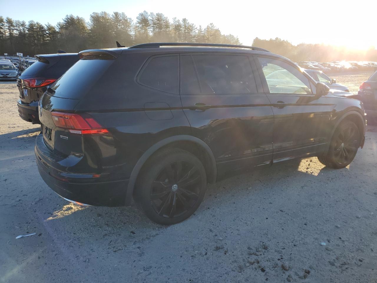 2021 Volkswagen Tiguan - Image 3