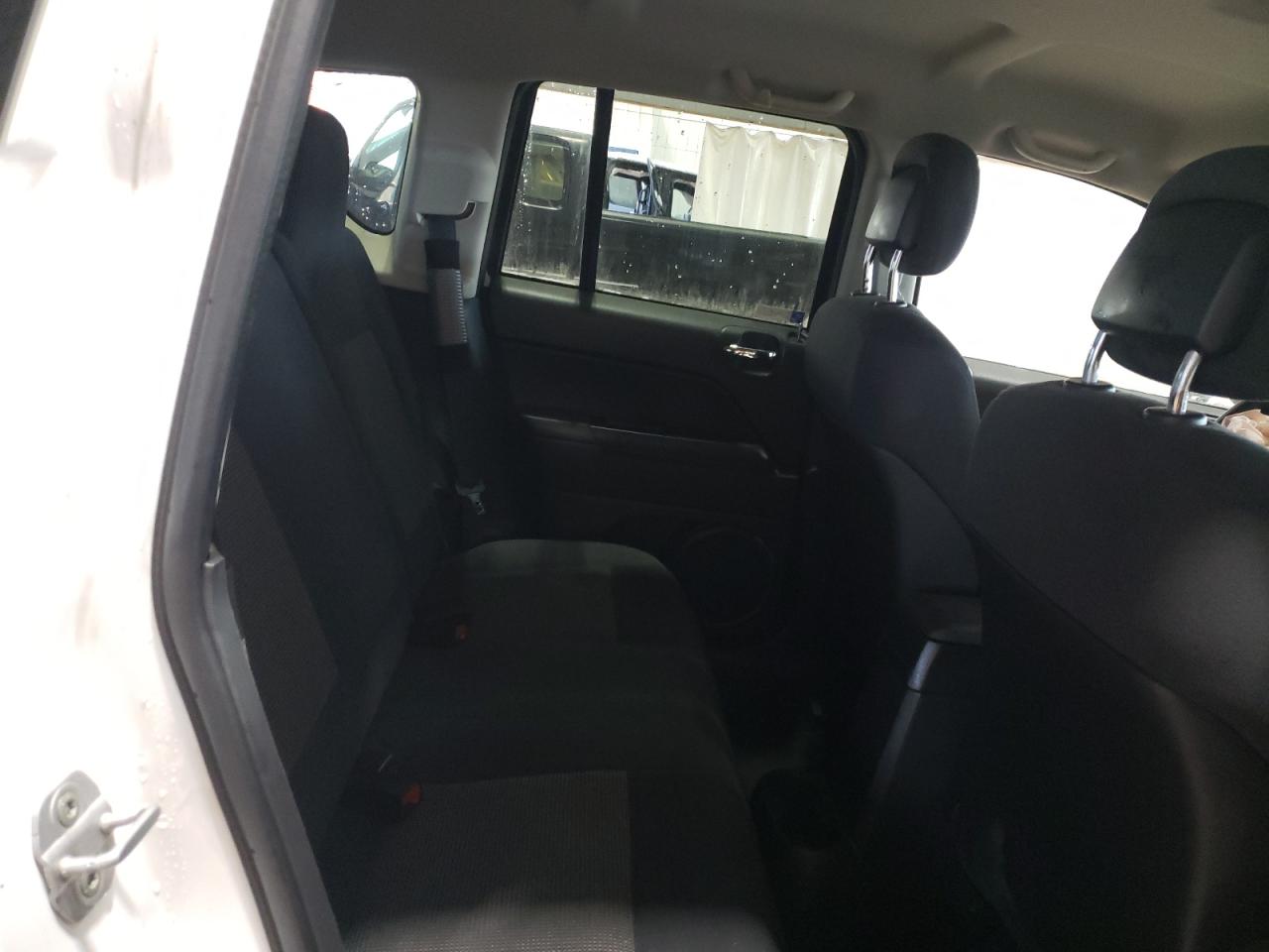 2011 Jeep Compass - Image 11
