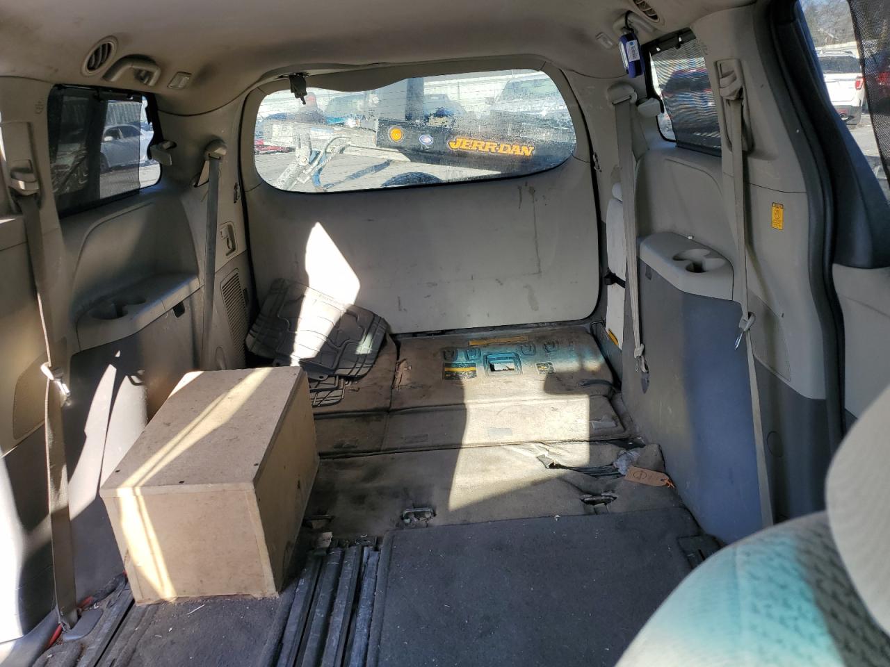 2012 Toyota Sienna - Image 10