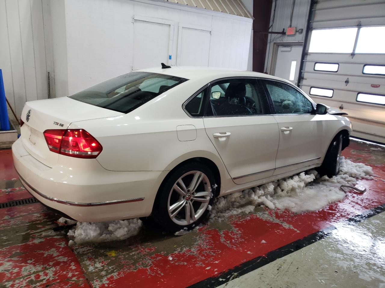 2015 Volkswagen Passat - Image 3
