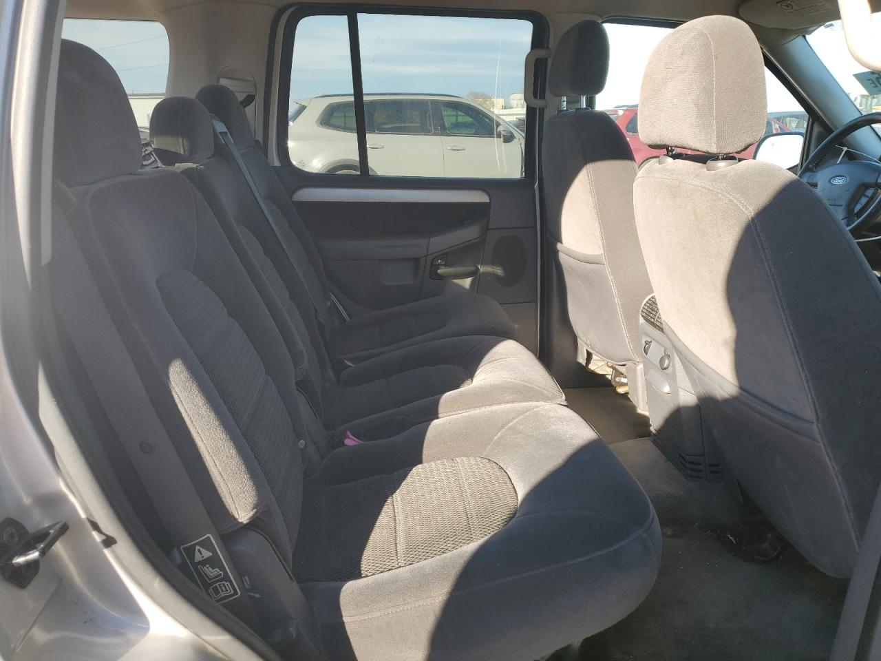 2003 Ford Explorer - Image 11