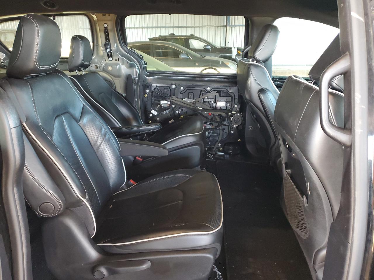 2021 Chrysler Pacifica - Image 11
