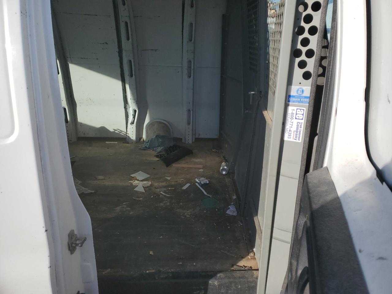 2006 Chevrolet Express - Image 10