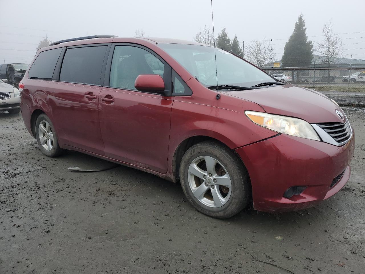 2011 Toyota Sienna - Image 4