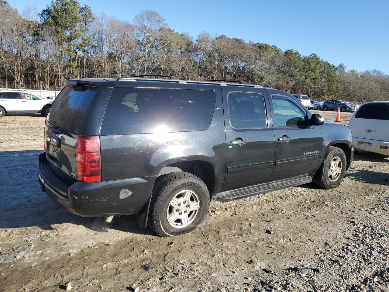 2011 Chevrolet Suburban - Image 3
