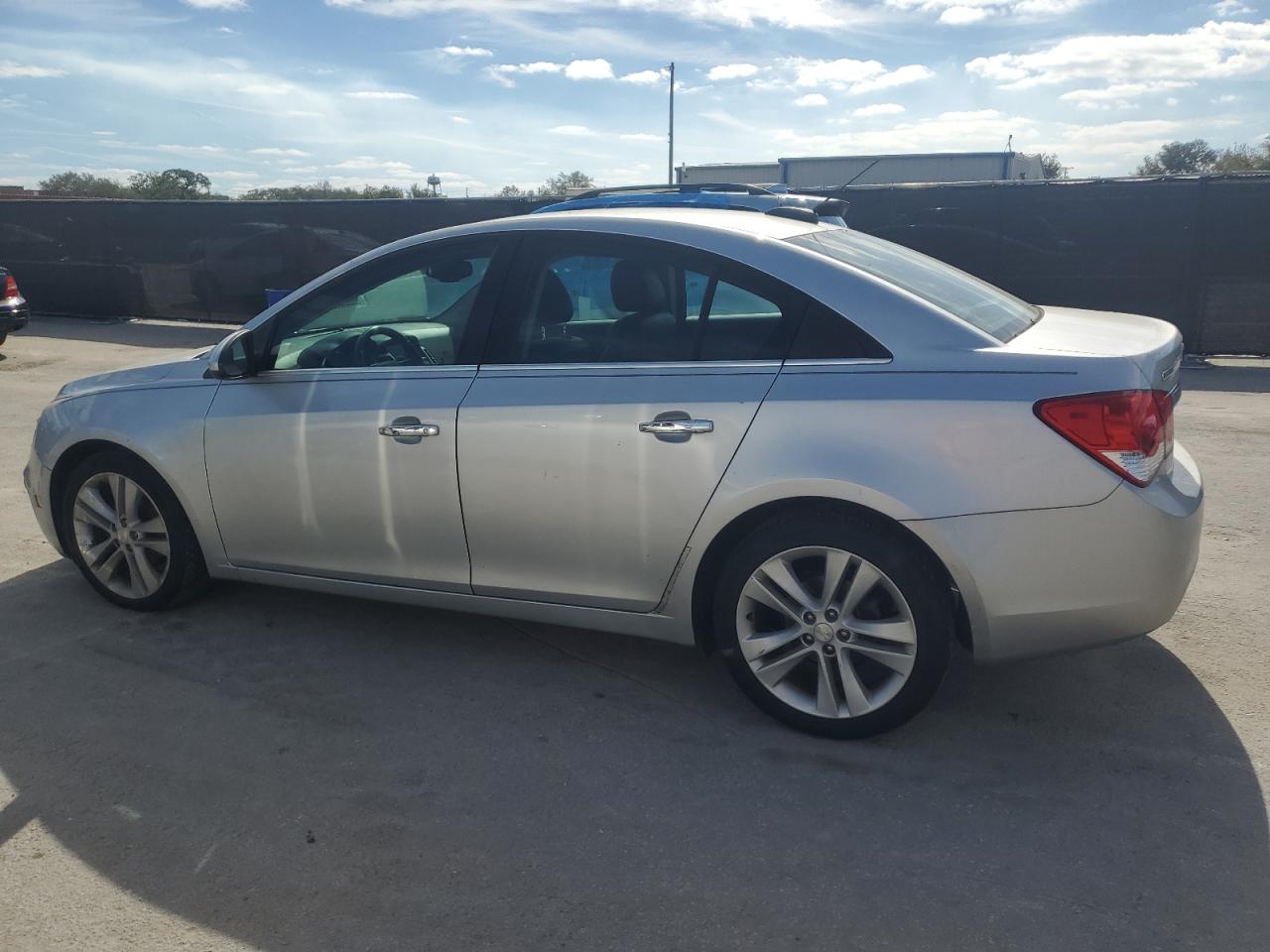 2016 Chevrolet Cruze - Image 2