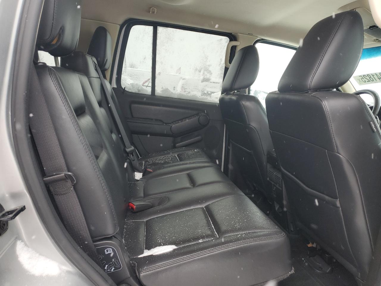 2010 Ford Explorer - Image 12