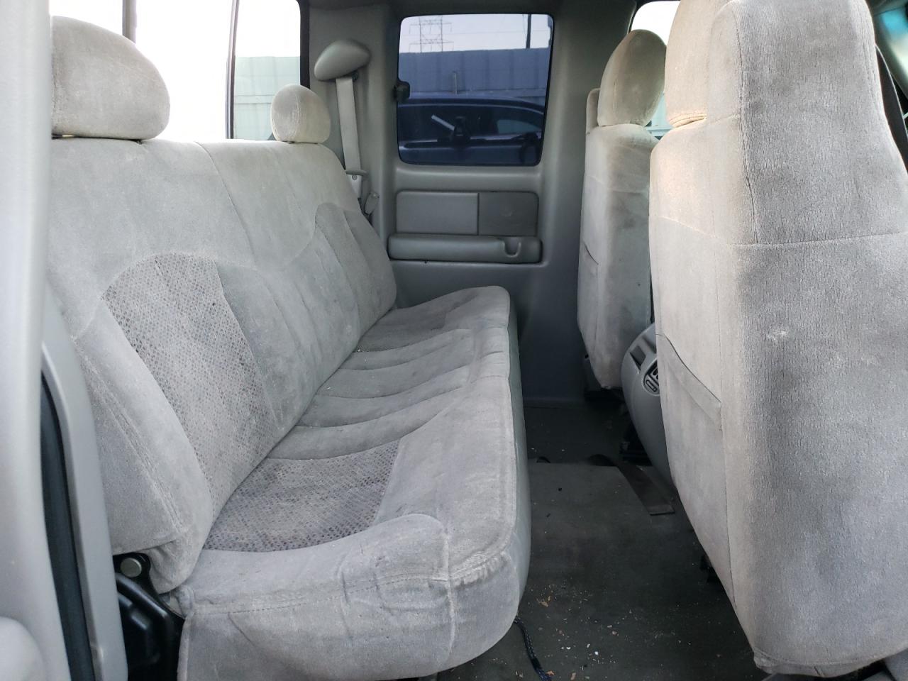 2000 Chevrolet Silverado - Image 10