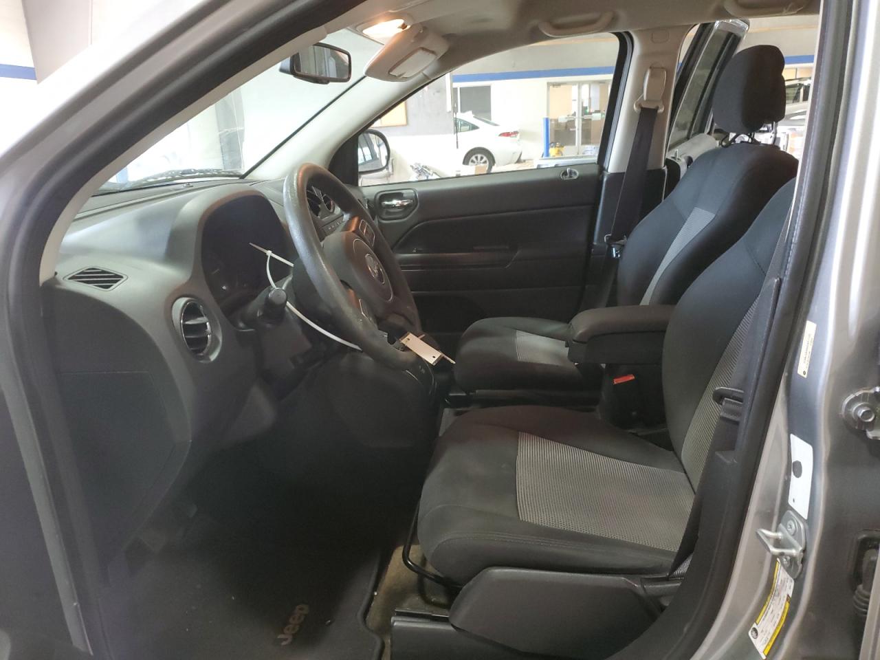 2016 Jeep Compass - Image 7