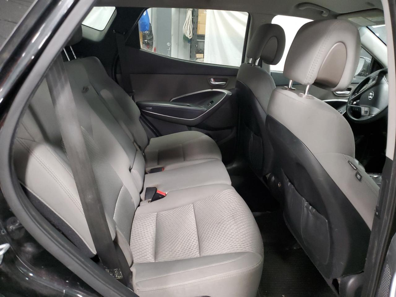 2014 Hyundai Santa Fe - Image 11