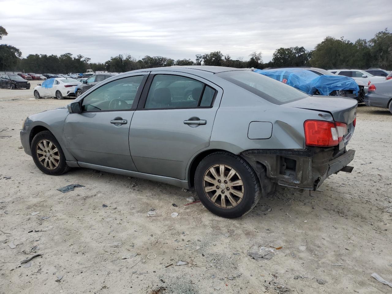 2009 Mitsubishi Galant - Image 2