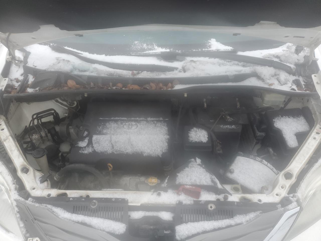 2011 Toyota Sienna - Image 12