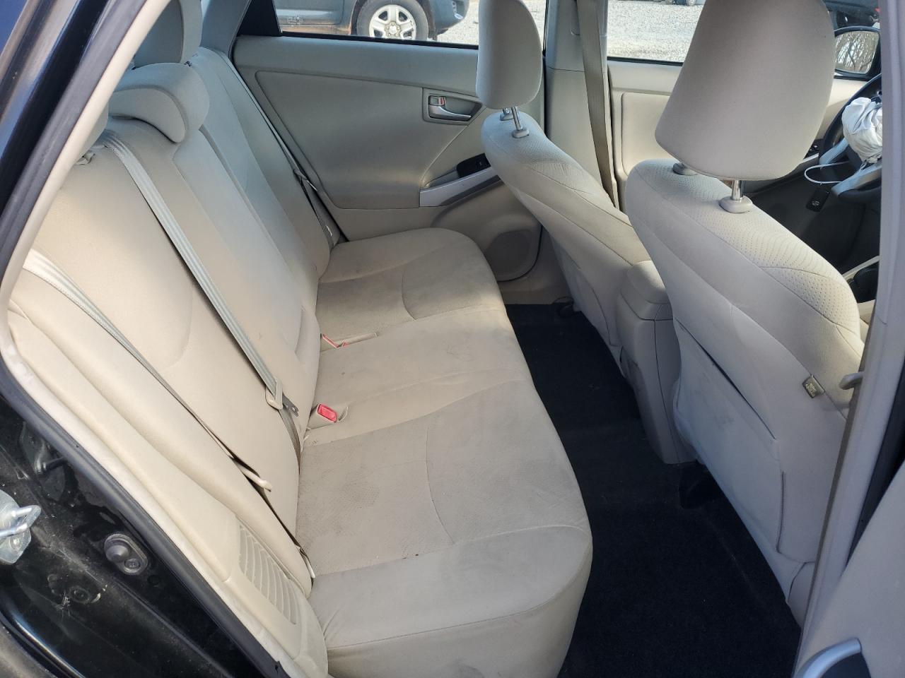 2013 Toyota Prius - Image 10