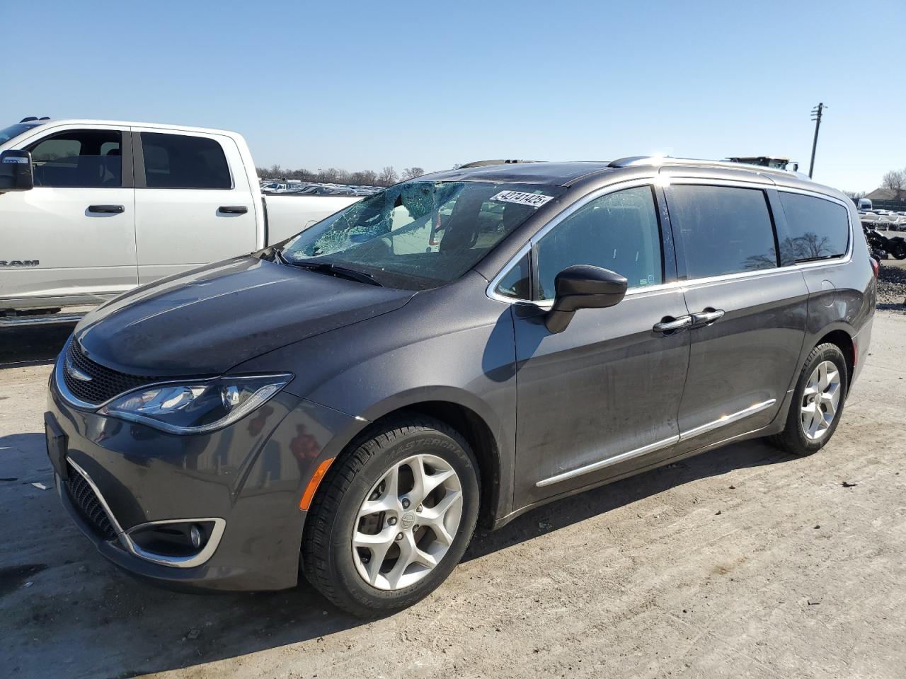 2018 Chrysler Pacifica - Image 1
