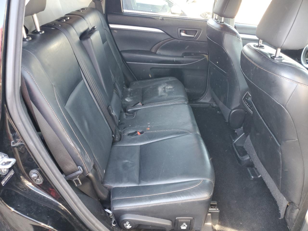 2014 Toyota Highlander - Image 11